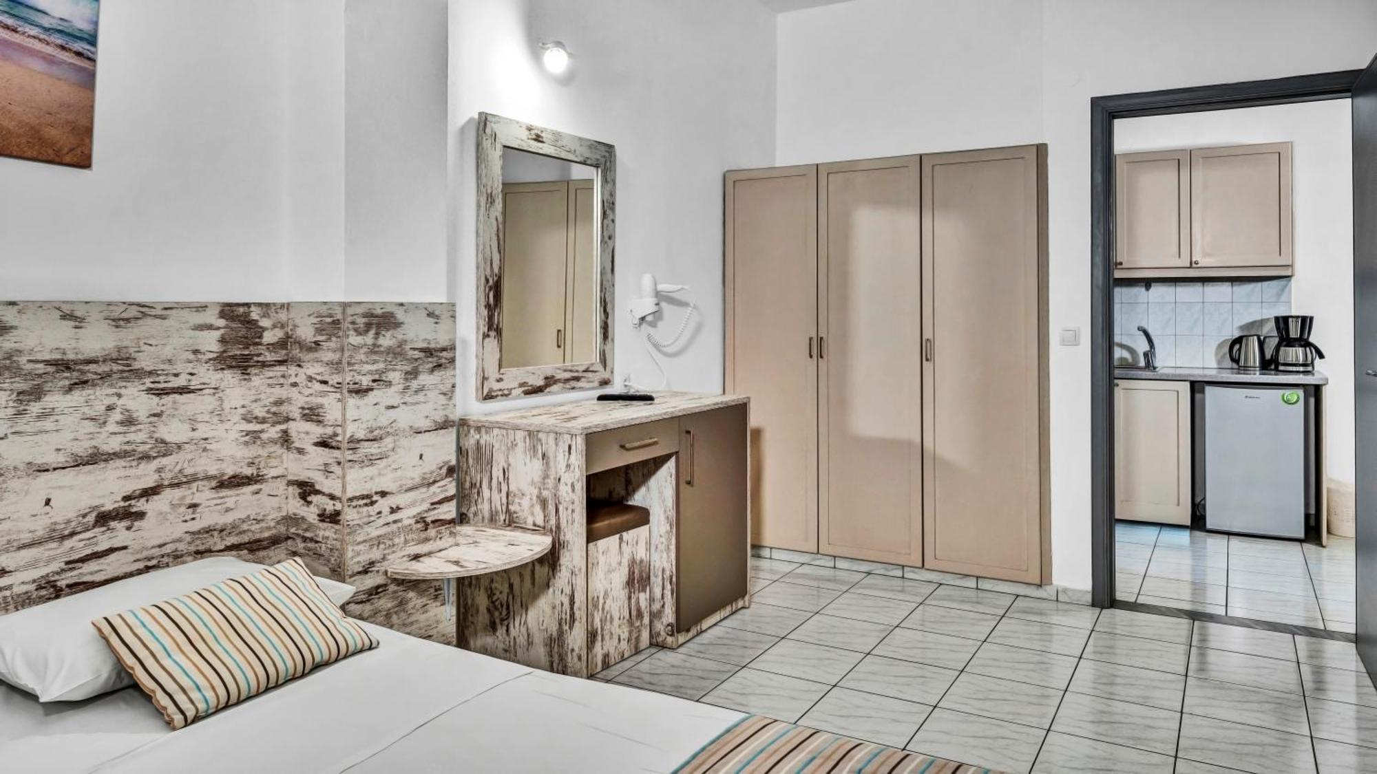 Evina Rooms & Suites Kokkini Hani Екстериор снимка